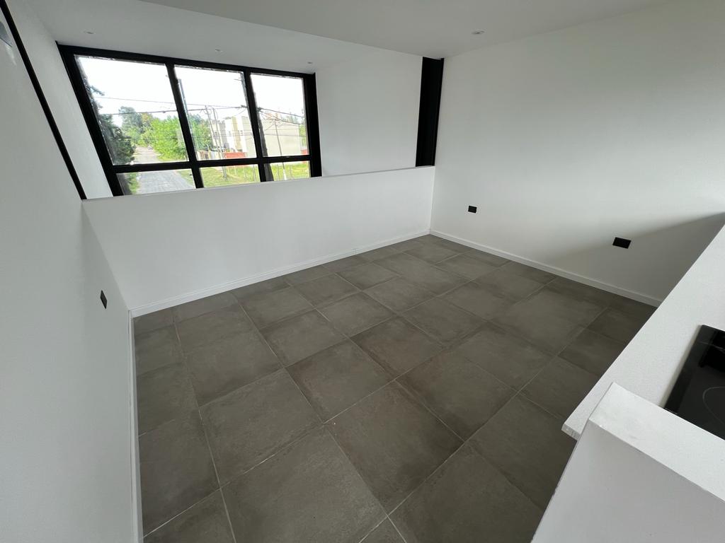 Imagen Local 491 esquina 133 