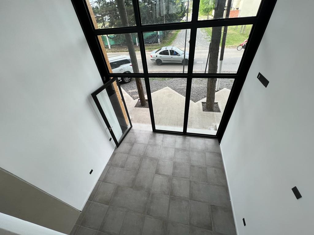 Imagen Local 491 esquina 133 