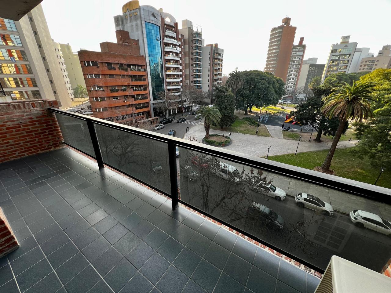 Imagen Departamento Plaza Paso entre 13 y 44 